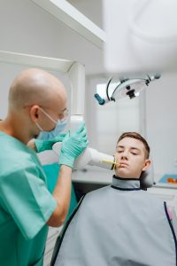 consulting with a dentist in order to prevent dry socket