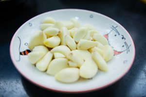 garlic to be used in crushed form to relieve tooth pain after tooth extraction